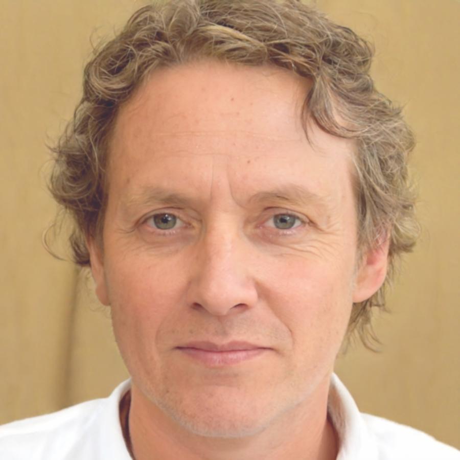 Portrait de Pierre Rousseau, spécialiste en stratégies d'investissement
